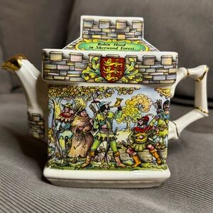Sandler Robin Hood In Sherwood Forest &  Sheriff of Nottingham Decorative Teapot